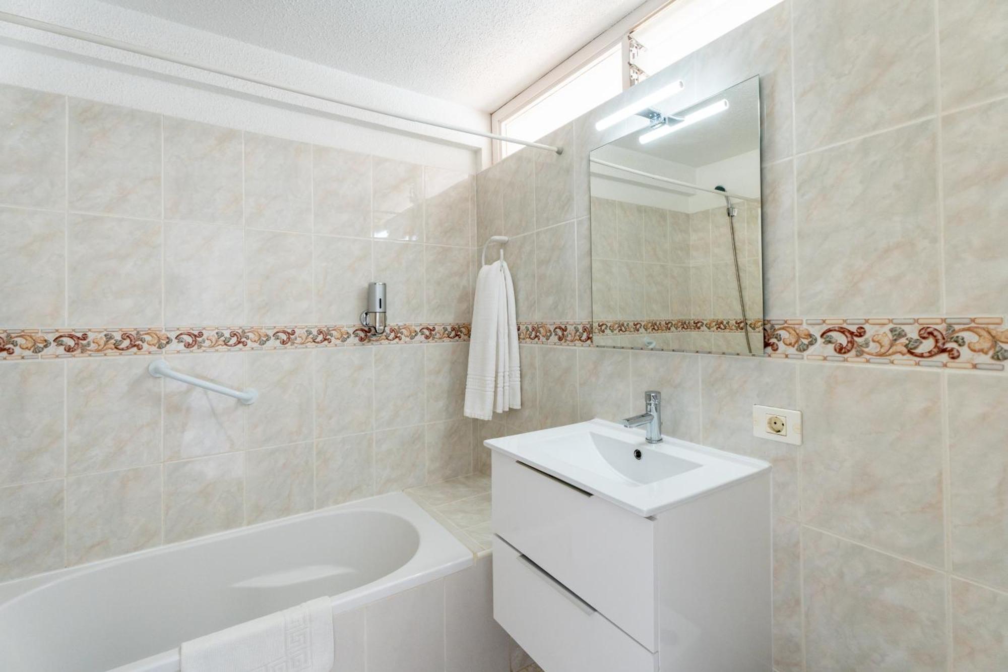Apartamentos Borinquen Playa de las Americas  Bagian luar foto